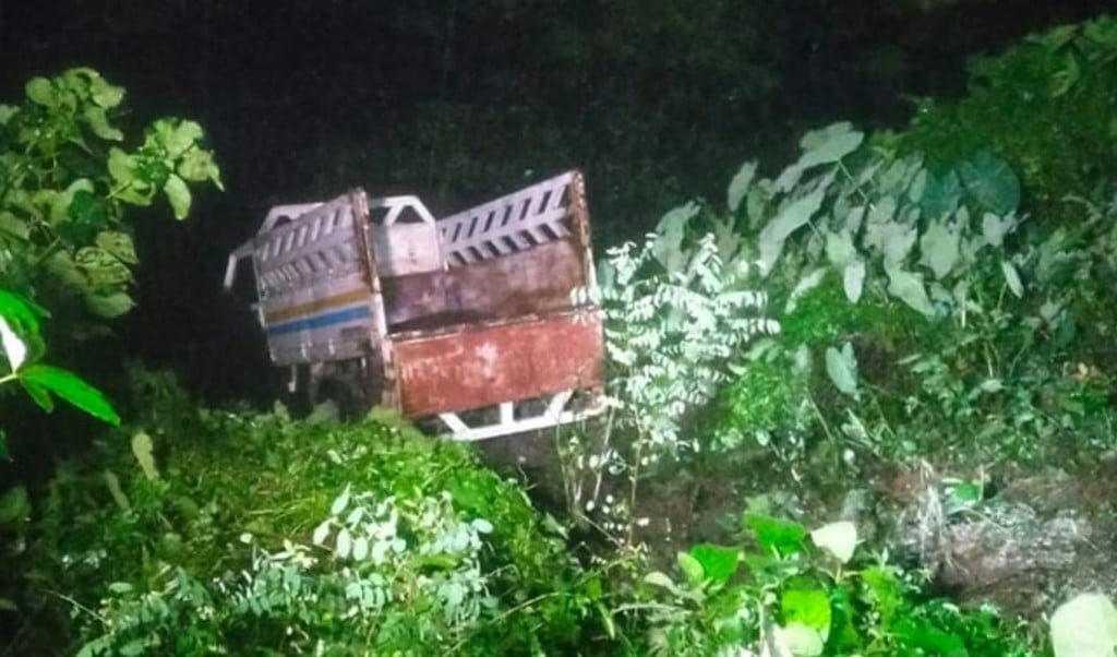 ‘‘‘‘ধামরাইয়ে পিকআপ পুকুরে পরে চালকসহ ২ জন নিহত 1758521751 ধামরাইয়ে পিকআপ পুকুরে পরে চালকসহ ২ জন নিহত