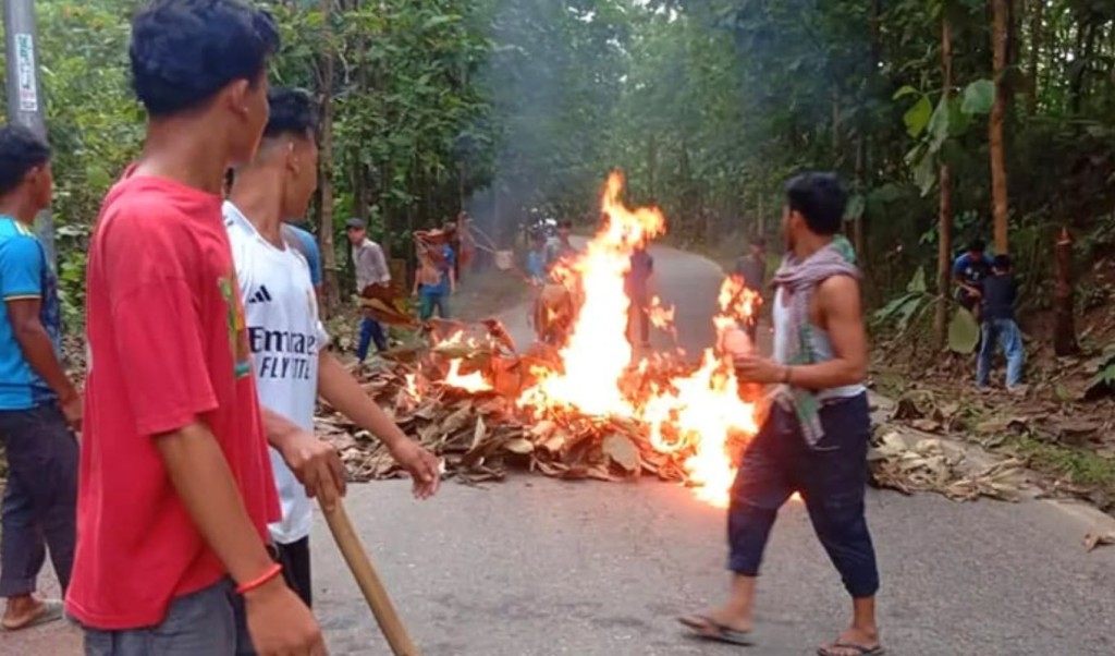 রাতে অনির্দিষ্টকালের অবরোধ প্রত্যাহারের পর সকালে আবার বহাল 3 ‘‘‘‘রাতে অনির্দিষ্টকালের অবরোধ প্রত্যাহারের পর সকালে আবার বহাল 1759040626 রাতে অনির্দিষ্টকালের অবরোধ প্রত্যাহারের পর সকালে আবার বহাল