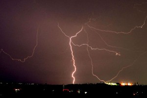 সাতক্ষীরায় পৃথক স্থানে বজ্রপাতে দুই জনের মৃত্যু