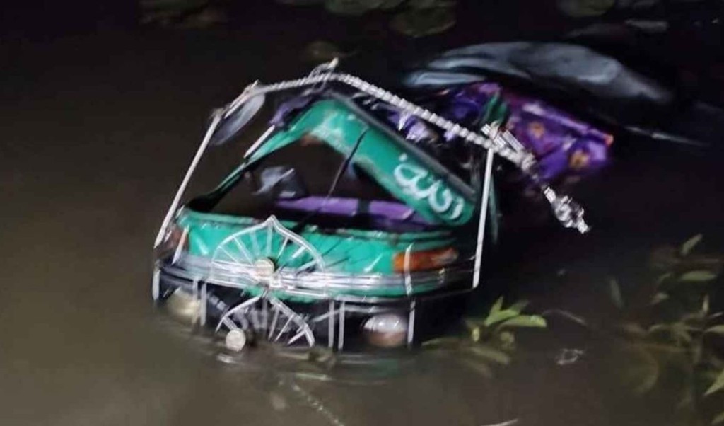 ‘‘‘‘‘নোয়াখালীতে অটোরিকশা উল্টে নারীর মৃত্যু আহত ৪ 1758346384 নোয়াখালীতে অটোরিকশা উল্টে নারীর মৃত্যু, আহত ৪
