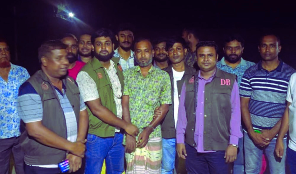 বগুড়ায় যুবদল নেতার হত্যার প্রধান আসামি গ্রেপ্তার 3 Add a subheading 2025 10 01T021442.122 1759263294 বগুড়ায় যুবদল নেতার হত্যার প্রধান আসামি গ্রেপ্তার