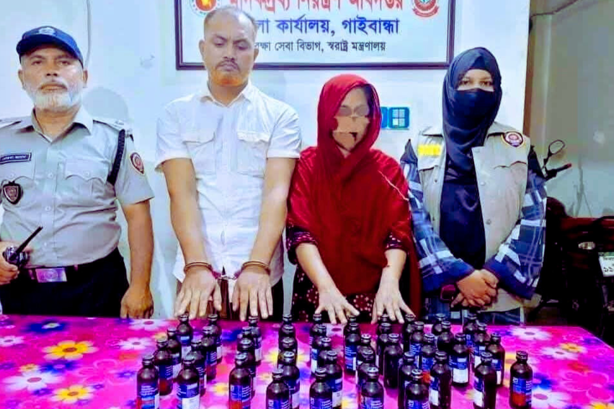 গাইবান্ধায় ফেন্সিডিলসহ স্বামী-স্ত্রী আটক