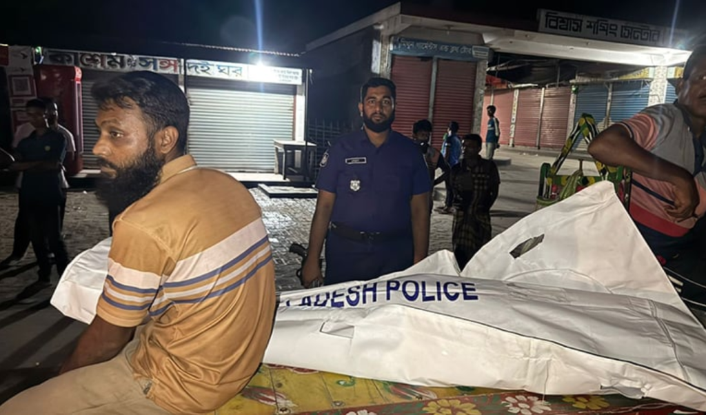 বিষাক্ত মদপানে ৬ জনের মৃত্যু, গোপনে দাফন ৪ জনের 4 Add a subheading 2025 10 13T020705.976 1760299636 বিষাক্ত মদপানে ৬ জনের মৃত্যু, গোপনে দাফন ৪ জনের