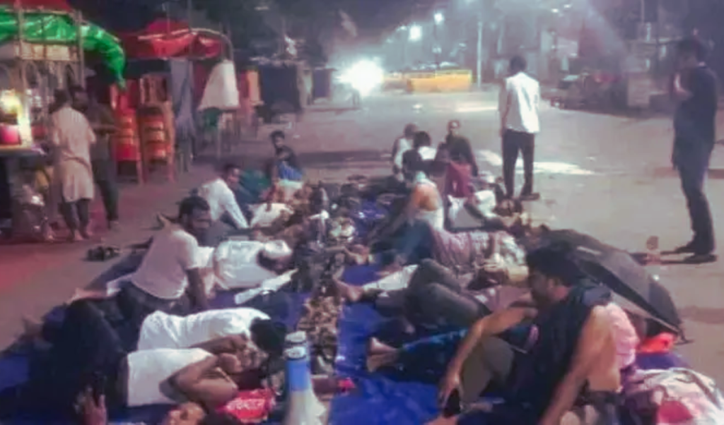 শাহবাগে রাত কাটাচ্ছেন শিক্ষক নিবন্ধনে সুপারিশবঞ্চিতরা 3 Add a subheading 2025 10 13T023252.871 1760301185 শাহবাগে রাত কাটাচ্ছেন শিক্ষক নিবন্ধনে সুপারিশবঞ্চিতরা