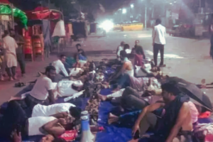 শাহবাগে রাত কাটাচ্ছেন শিক্ষক নিবন্ধনে সুপারিশবঞ্চিতরা