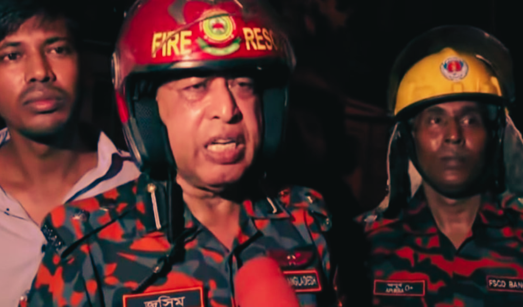 আমরা চেষ্টা করেছি, বাকিটা আল্লাহর হাতে : ফায়ার সার্ভিসের উপ–পরিচালক 3 Add a subheading 2025 10 17T021404.284 1760645662 আমরা চেষ্টা করেছি, বাকিটা আল্লাহর হাতে : ফায়ার সার্ভিসের উপ–পরিচালক