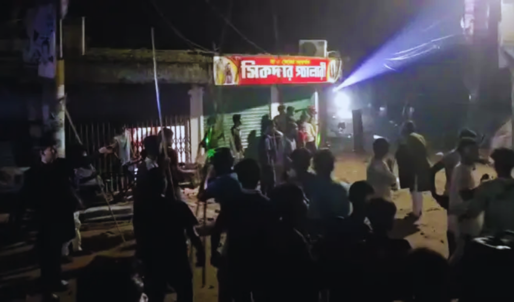 ব্রাহ্মণবাড়িয়ায় গোসল করাকে কেন্দ্র করে টর্চ লাইট জ্বালিয়ে সংঘর্ষ, আহত ৩০ 2 Add a subheading 2025 10 18T015543.106 1760731026 ব্রাহ্মণবাড়িয়ায় গোসল করাকে কেন্দ্র করে টর্চ লাইট জ্বালিয়ে সংঘর্ষ, আহত ৩০