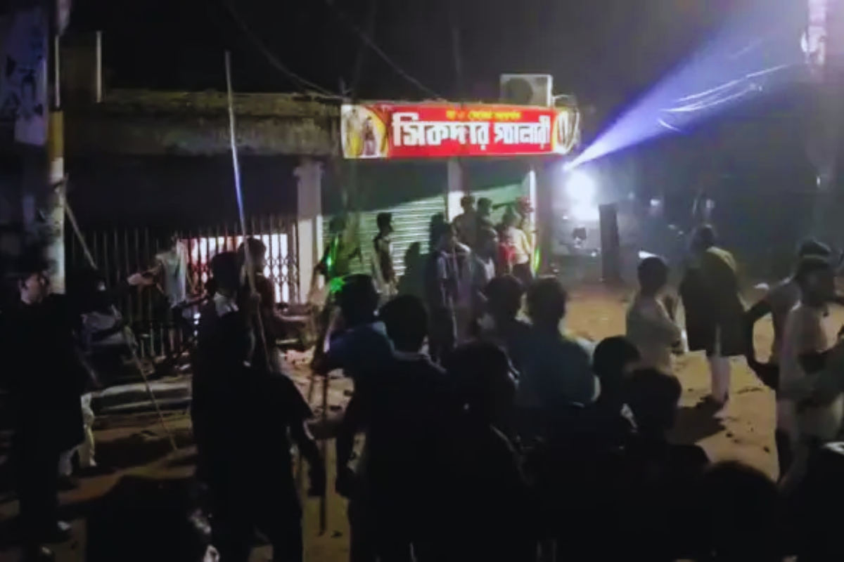 ব্রাহ্মণবাড়িয়ায় গোসল করাকে কেন্দ্র করে টর্চ লাইট জ্বালিয়ে সংঘর্ষ, আহত ৩০