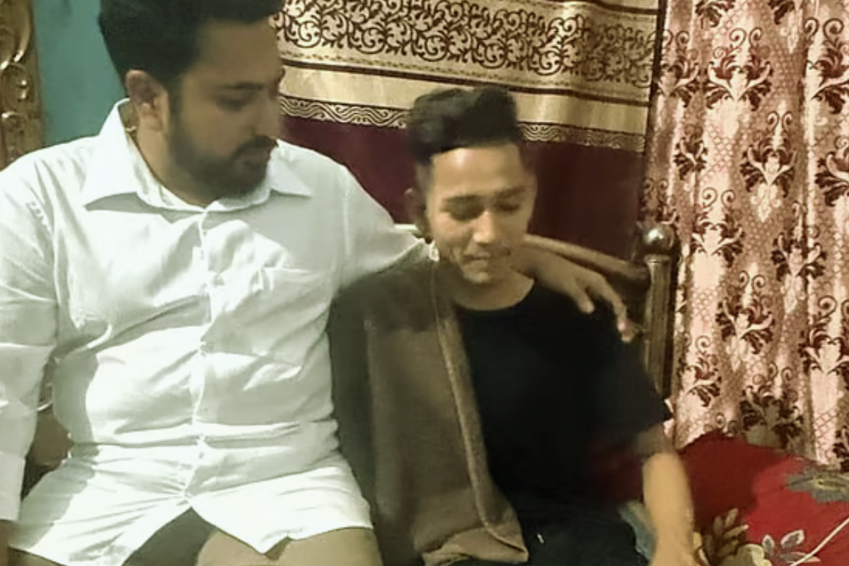 আতিকুলের খোঁজ নিতে বাসায় যান নাহিদ