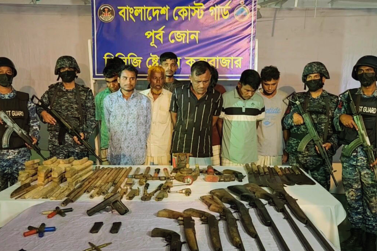 মহেশখালীতে অস্ত্র উদ্ধার, আটক ৯