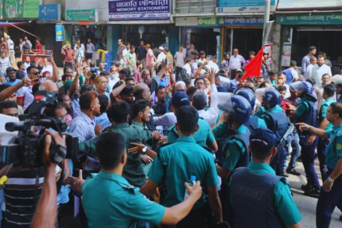 চট্টগ্রাম বন্দরে এনসিটি ইজারা না দেওয়ার দাবিতে শ্রমিকদের বিক্ষোভ, অনশন কর্মসূচির ঘোষণা