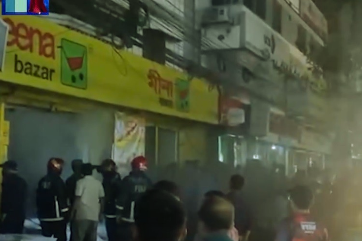রাজধানীর মোহাম্মদপুরে আগুন