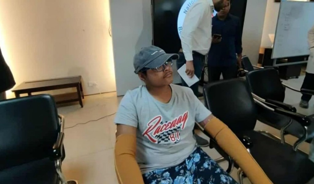 ৯৭ দিন পর বাড়ি ফিরল মাইলস্টোনের শিক্ষার্থী নাভিদ 3 Milestone student Navid returns home after 97 days 1761632962 ৯৭ দিন পর বাড়ি ফিরল মাইলস্টোনের শিক্ষার্থী নাভিদ