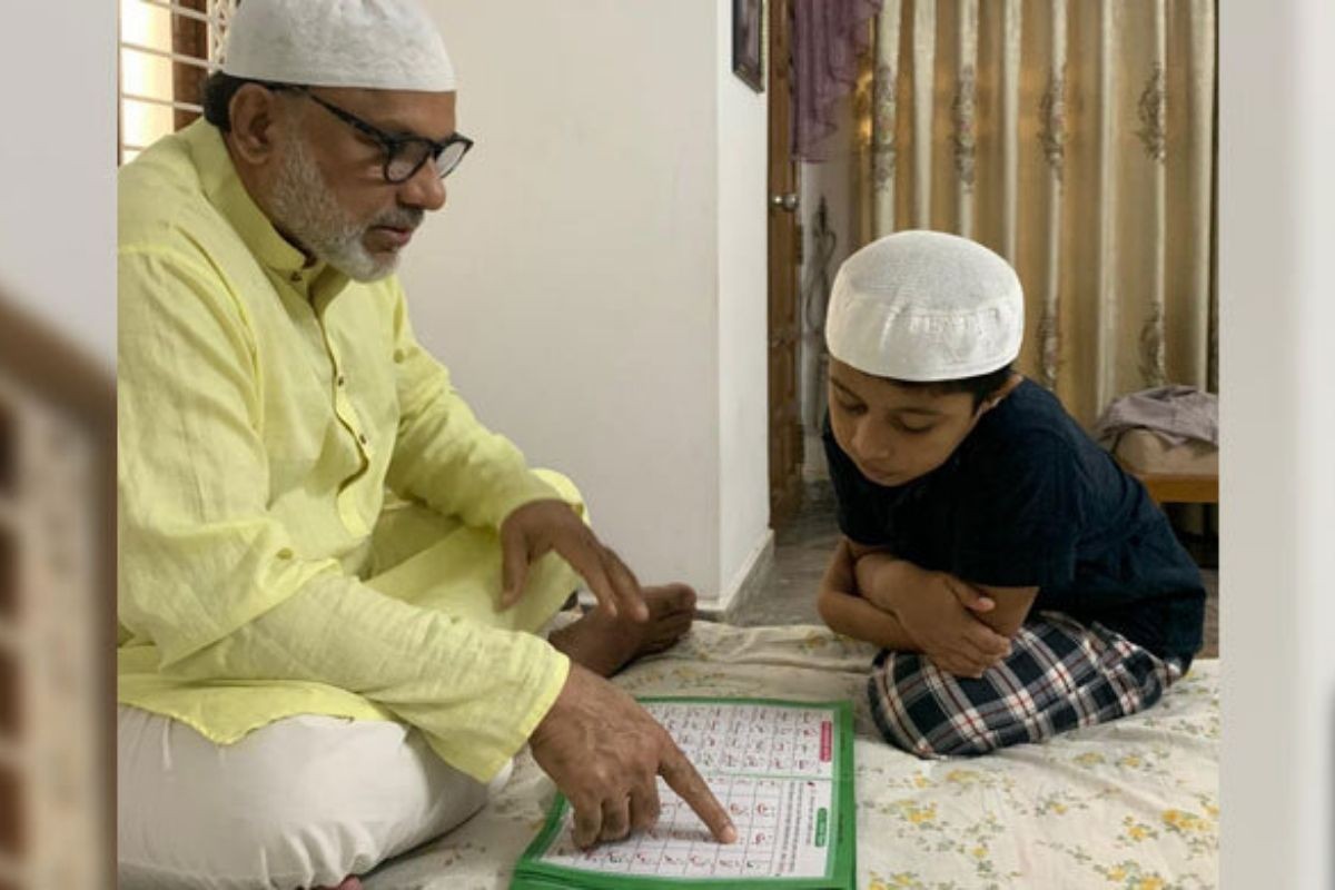 নাতির কাছ থেকে কায়দা শিখছেন মিশা সওদাগর