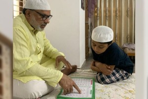 নাতির কাছ থেকে কায়দা শিখছেন মিশা সওদাগর