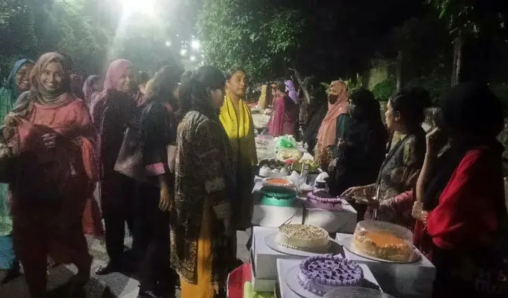 নিষেধাজ্ঞা সত্ত্বেও আগারগাঁওয়ে ফের জমজমাট ‘ভাইরাল কেকপট্টি’ 3 befunky 2025 9 3 21 22 18 1760541808 নিষেধাজ্ঞা সত্ত্বেও আগারগাঁওয়ে ফের জমজমাট ‘ভাইরাল কেকপট্টি’