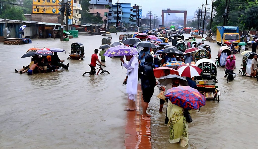 অঝোর বৃষ্টিতে ভোগান্তিতে রাজধানীবাসীরা 3 অঝোর বৃষ্টিতে ভোগান্তি রাজধানীবাসীরা 1759479874 অঝোর বৃষ্টিতে ভোগান্তিতে রাজধানীবাসীরা