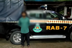 অস্ত্র মামলার পলাতক আসামি গ্রেপ্তার