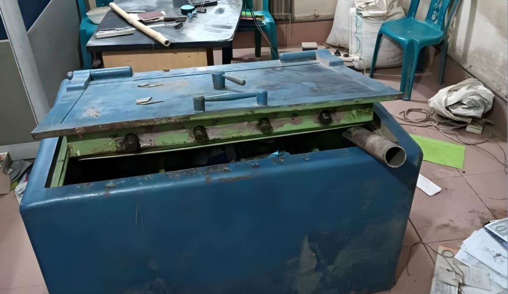 অস্ত্রের মুখে হিমাগারে ডাকাতি, ১২ লাখ টাকা লুট 3 অস্ত্রের মুখে হিমাগারে ডাকাতি ১২ লাখ টাকা লুট 1761276328 অস্ত্রের মুখে হিমাগারে ডাকাতি, ১২ লাখ টাকা লুট