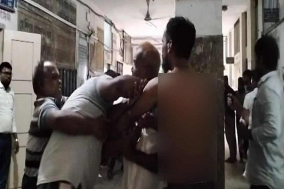 অ্যাম্বুলেন্স চালকদের সংঘর্ষে বন্ধ হাসপাতাল, চিকিৎসা না পেয়ে রোগী মৃত্যু