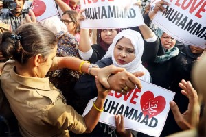 ‘আই লাভ মুহাম্মদ’ বলায় মুসলিমদের ওপর চলছে দমন–পীড়ন