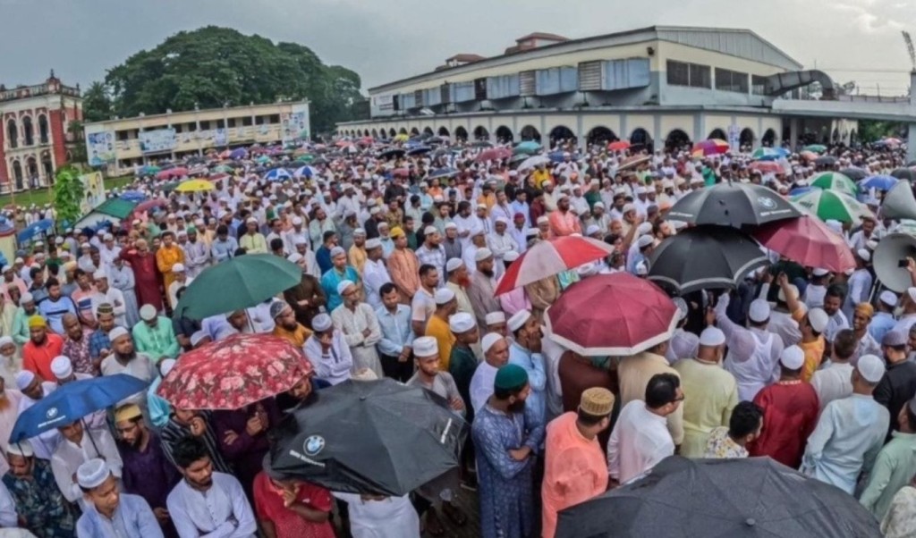 আওয়ামী লীগ নেতা শাহজাহান ভূঁইয়ার জানাজায় মানুষের ঢল 4 আওয়ামী লীগ নেতা শাহজাহান ভূঁইয়ার জানাজায় মানুষের ঢল 1760164811 আওয়ামী লীগ নেতা শাহজাহান ভূঁইয়ার জানাজায় মানুষের ঢল
