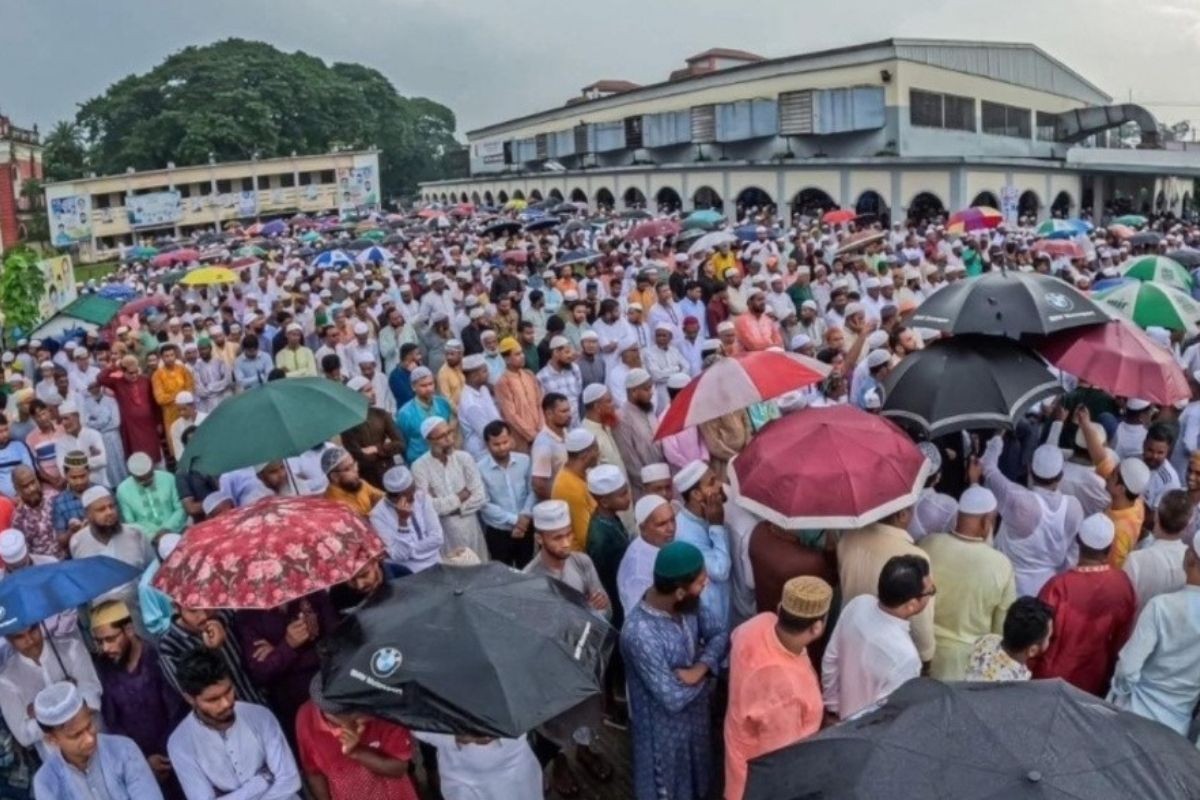 আওয়ামী লীগ নেতা শাহজাহান ভূঁইয়ার জানাজায় মানুষের ঢল