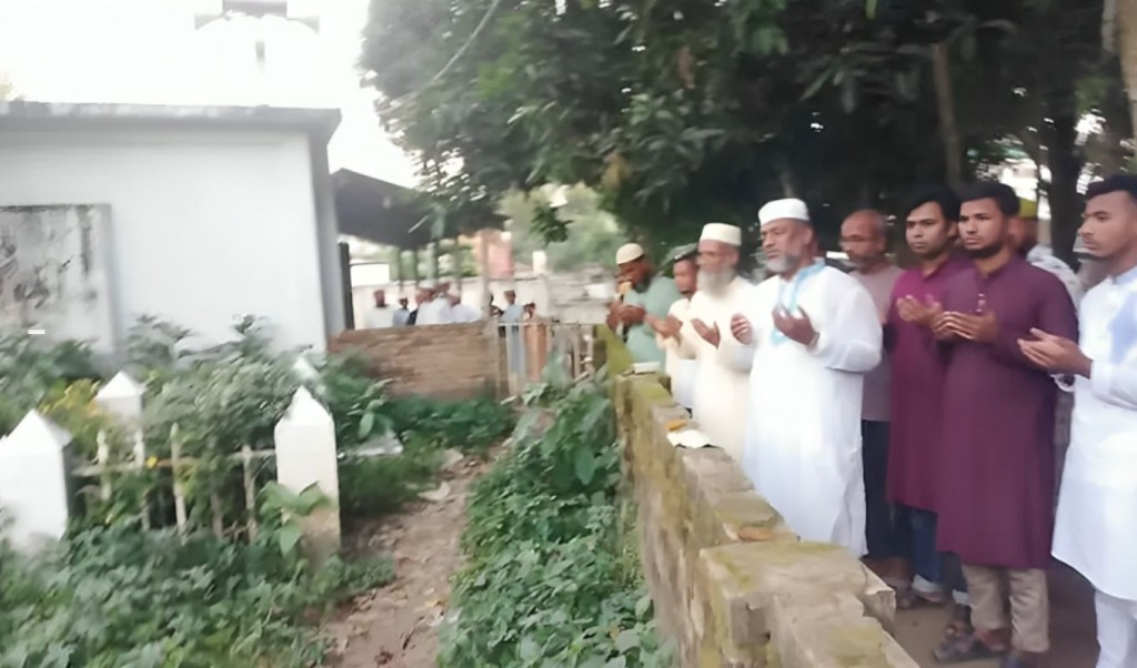 আওয়ামী লীগ নেতার কবর জিয়ারতে জামায়াতের এমপি প্রার্থী 4 আওয়ামী লীগ নেতার কবর জিয়ারতে জামায়াতের এমপি প্রার্থী 1761447325 আওয়ামী লীগ নেতার কবর জিয়ারতে জামায়াতের এমপি প্রার্থী