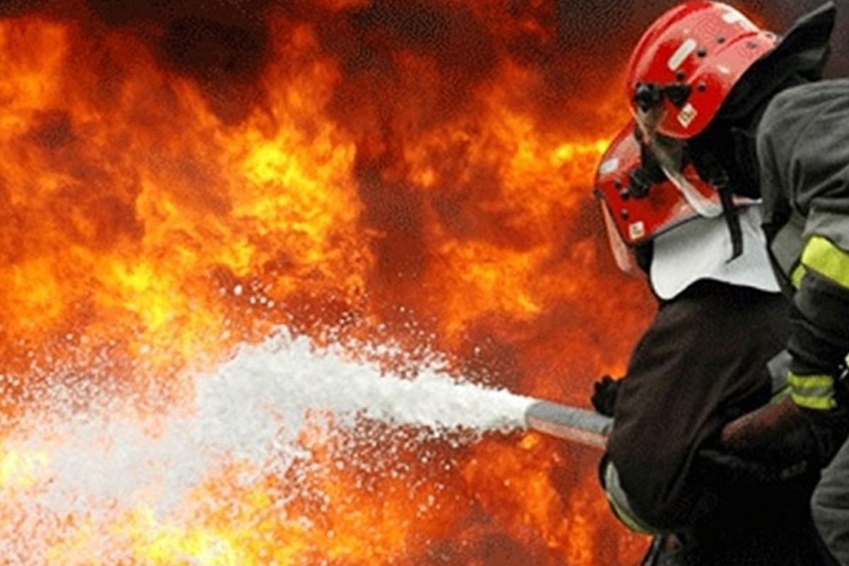 রাজধানীতে পাইকারি বাজারে আগুন