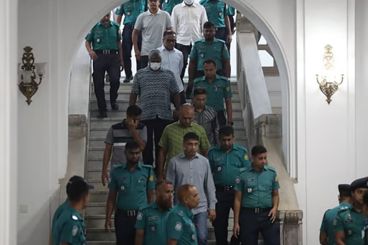 আত্মসমর্পণকারী সেনা কর্মকর্তারা নির্দোষ, অপরাধীরা পালিয়েছেন: আইনজীবী