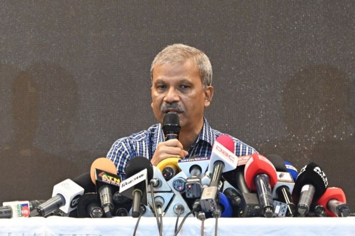 আমরা কী করব, বুঝতে পারছি না: আইন উপদেষ্টা