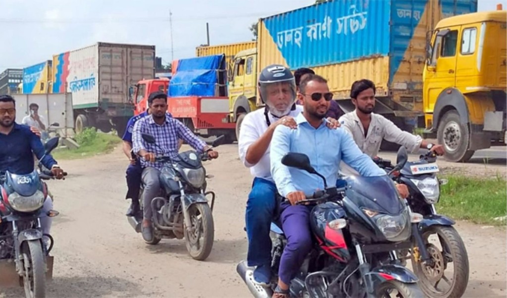 উপদেষ্টা ছাড়া হেলমেট নেই কারো 3 উপদেষ্টা ছাড়া হেলমেট নেই কারো 1759937974 উপদেষ্টা ছাড়া হেলমেট নেই কারো