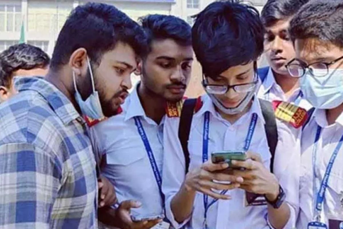 এইচএসসি পরীক্ষায় কোন বোর্ড এগিয়ে