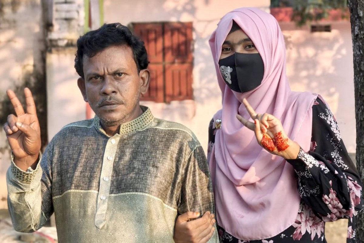 এইচএসসিতে একসঙ্গে পাস করলেন বাবা-মেয়ে