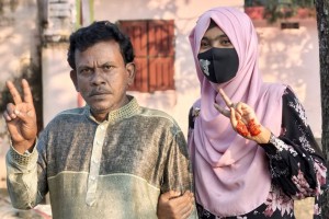 এইচএসসিতে একসঙ্গে পাস করলেন বাবা-মেয়ে