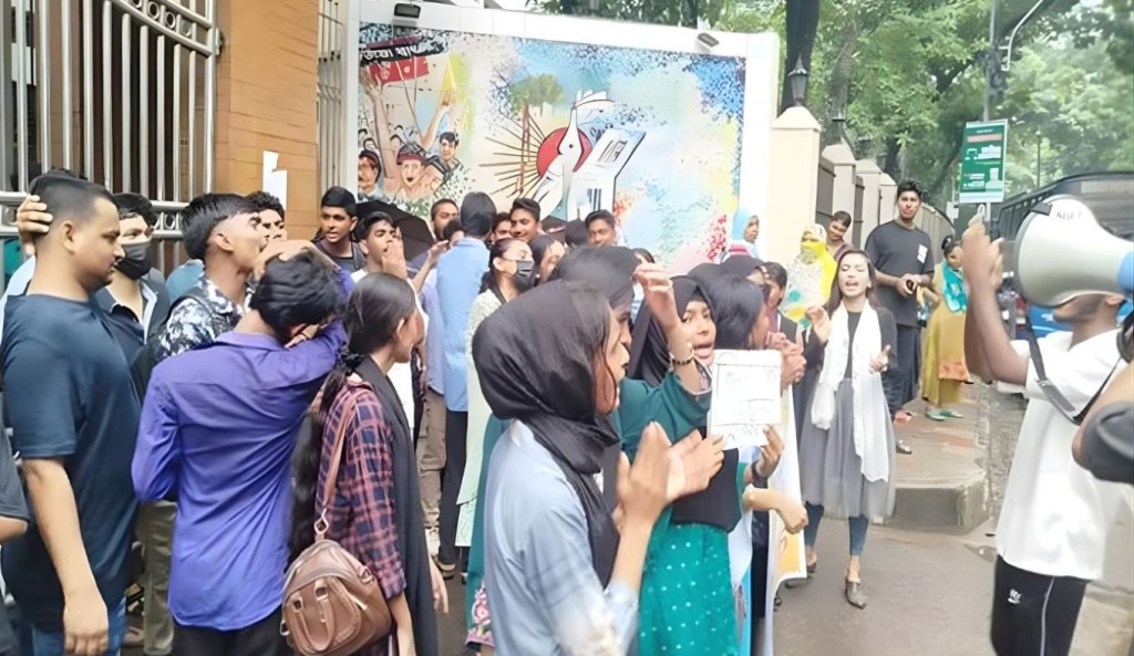এইচএসসিতে ফেল করা শিক্ষার্থীদের আন্দোলন আজ 3 এইচএসসিতে ফেল করা শিক্ষার্থীদের আন্দোলন আজ 1761014609 এইচএসসিতে ফেল করা শিক্ষার্থীদের আন্দোলন আজ