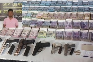 এক কোটি টাকার জাল নোট ও নকল অস্ত্র উদ্ধার, গ্রেপ্তার ১