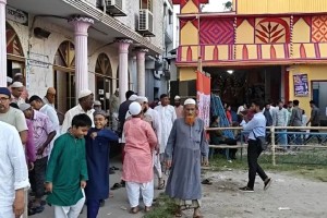 একই প্রাঙ্গণে মসজিদ-মন্দির, লালমনিরহাটে সম্প্রীতির দৃষ্টান্ত