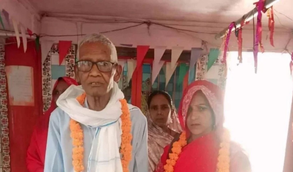 একাকিত্ব দূর করতে ৭৫ বছর বয়সে বিয়ে, পরদিন সকালেই মৃত্যু 4 একাকিত্ব দূর করতে ৭৫ বছর বয়সে বিয়ে পরদিন সকালেই মৃত্যু 1759326252 একাকিত্ব দূর করতে ৭৫ বছর বয়সে বিয়ে, পরদিন সকালেই মৃত্যু