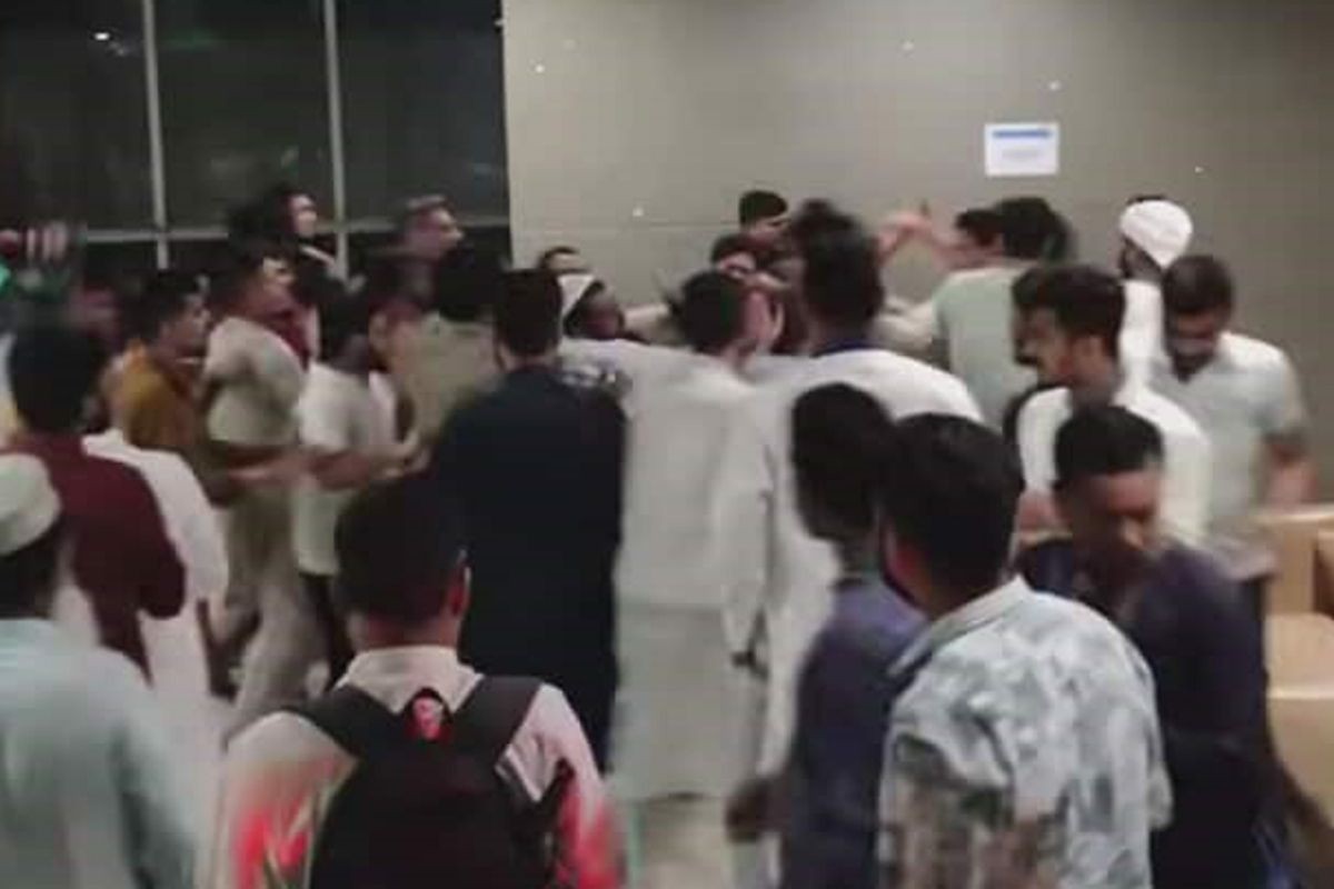 শাহবাগে এনসিপির দুই গ্রুপের সংঘর্ষ