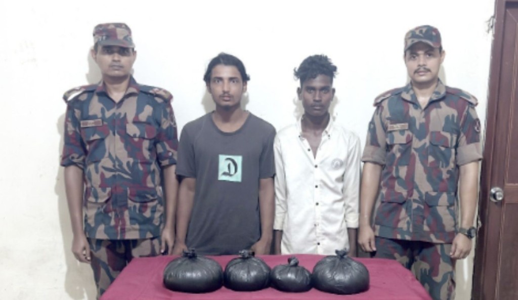 কক্সবাজারে মদসহ দুই কারবারি আটক 3 কক্সবাজারে মদসহ দুই কারবারি আটক 1761892915 কক্সবাজারে মদসহ দুই কারবারি আটক