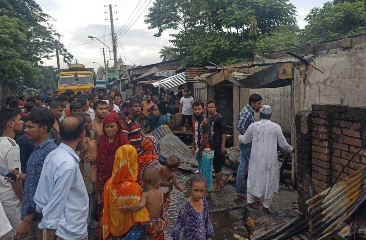কচাকাটা বাজারে আগুনে পুড়ে ছাই ৮ দোকান