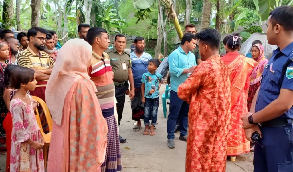 কনের বাড়িতে মুকুট পরে বসেছিলেন বর, বিয়ে করতে এসে গেলেন কারাগারে 3 কনের বাড়িতে মুকুট পরে বসেছিলেন বর বিয়ে করতে এসে গেলেন কারাগারে 1759381932 কনের বাড়িতে মুকুট পরে বসেছিলেন বর, বিয়ে করতে এসে গেলেন কারাগারে