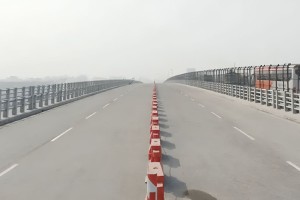 কাঁচপুর সেতুতে দুর্ঘটনায় দুই চালকের মৃত্যু