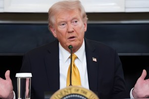 কানাডার বিরুদ্ধে ট্রাম্পের কঠোর হুঁশিয়ারি