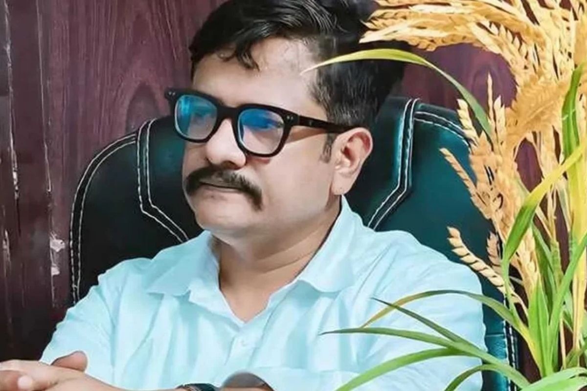 কিশোরগঞ্জ জেলা বিএনপি নেতা ফয়জুল করিম যোগ দিলেন আওয়ামী লীগে