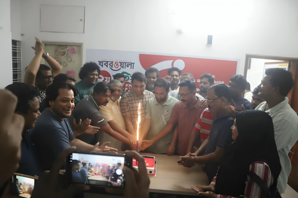 কুষ্টিয়াতে দৈনিক খবরওয়ালা পত্রিকার দ্বিতীয় প্রতিষ্ঠা বার্ষিকী পালিত 3 কুষ্টিয়াতে দৈনিক খবরওয়ালা পত্রিকার দ্বিতীয় প্রতিষ্ঠা বার্ষিকী পালিত
