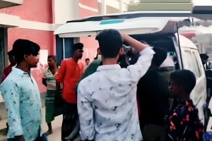 খড়ের মাঠ দখলে দুই গ্রুপের সংঘর্ষে নিহত ২, গুলিবিদ্ধ আরও ২