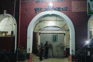 খুলনায় কারাগারে দুই গ্রুপের সংঘর্ষ, ৩ আসামিকে কাশিমপুরে প্রেরণ