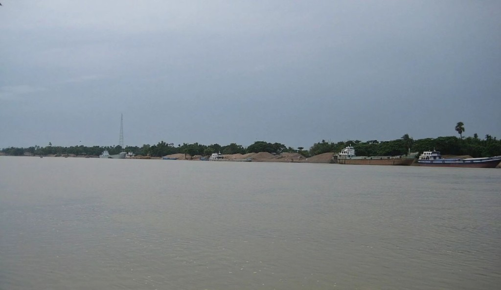 খুলনায় নদ-নদীতে এক বছরে নারী-শিশুসহ অর্ধশত লাশ উদ্ধার 4 খুলনায় নদ নদীতে এক বছরে নারী শিশুসহ অর্ধশত লাশ উদ্ধার 1759390732 খুলনায় নদ-নদীতে এক বছরে নারী-শিশুসহ অর্ধশত লাশ উদ্ধার